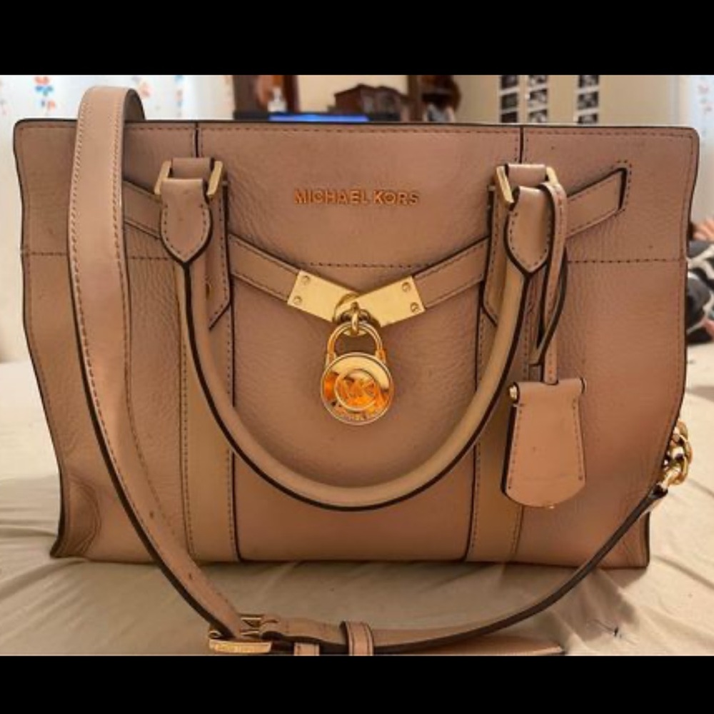 Needing to get rid of this amazing Michael Kors purse! LIKE BRAND NEW!!!
